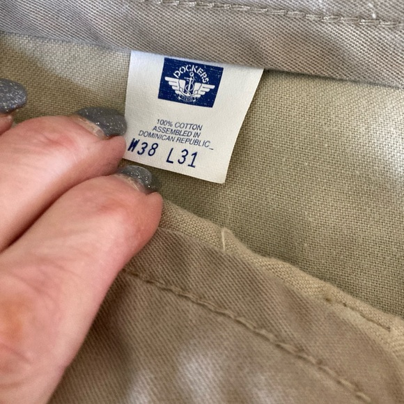 Dockers Pants Mens 38x31 Tan Khakis Flat Front Classic Fit Chino Preppy Cotton - Picture 3 of 4